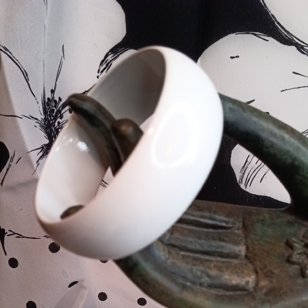 Mod Style Chunky White Plastic Bangle Bracelet Vintage